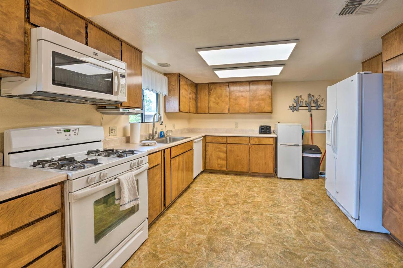 Updated Family Home - 2 Blocks To Colorado River! Bullhead City Exterior foto